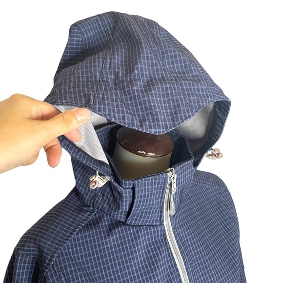 Water Resistant Plaid Jacket 💙 - Picture 4 of 12